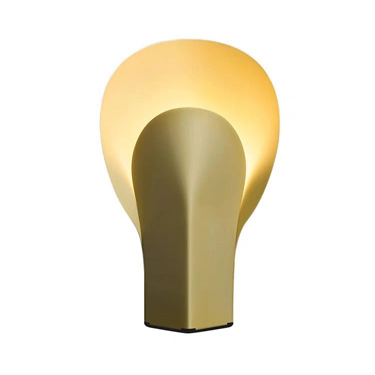 Moderne Minimalistische Tischlampe mit elegantem, geschwungenem Schirm