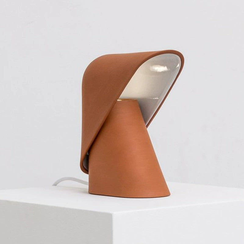 Schlanke moderne Tischlampe