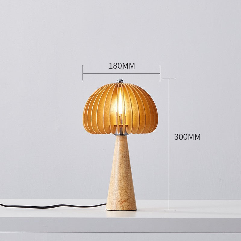 Moderne dekorative Tischlampe mit Holzfuß