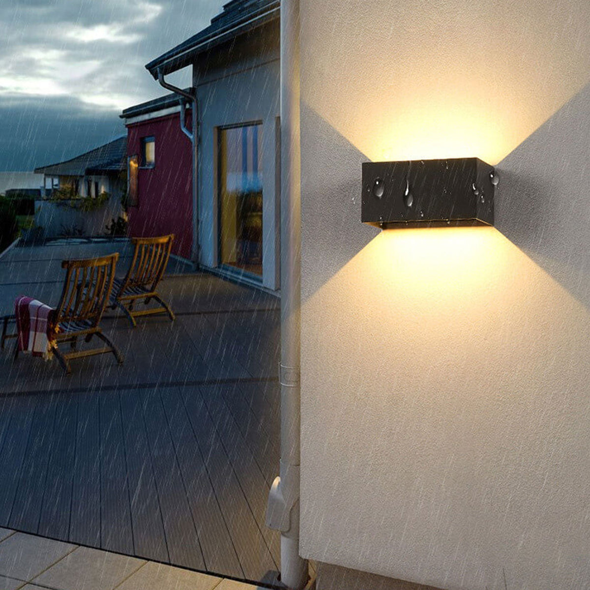 Moderne, wasserdichte, rechteckige LED-Wandleuchte für den Außenbereich mit nach oben und unten gerichteter Beleuchtung.