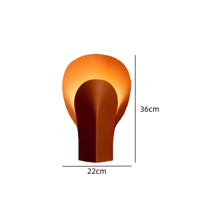 Moderne Minimalistische Tischlampe mit elegantem, geschwungenem Schirm