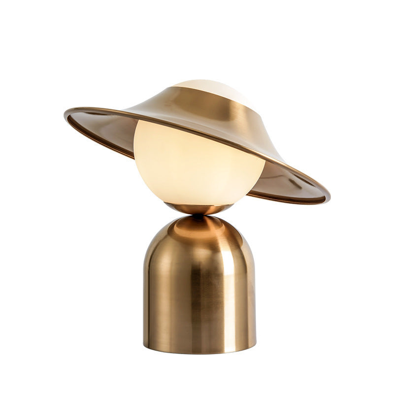 Moderne Schreibtischlampe mit einzigartigem Schirm