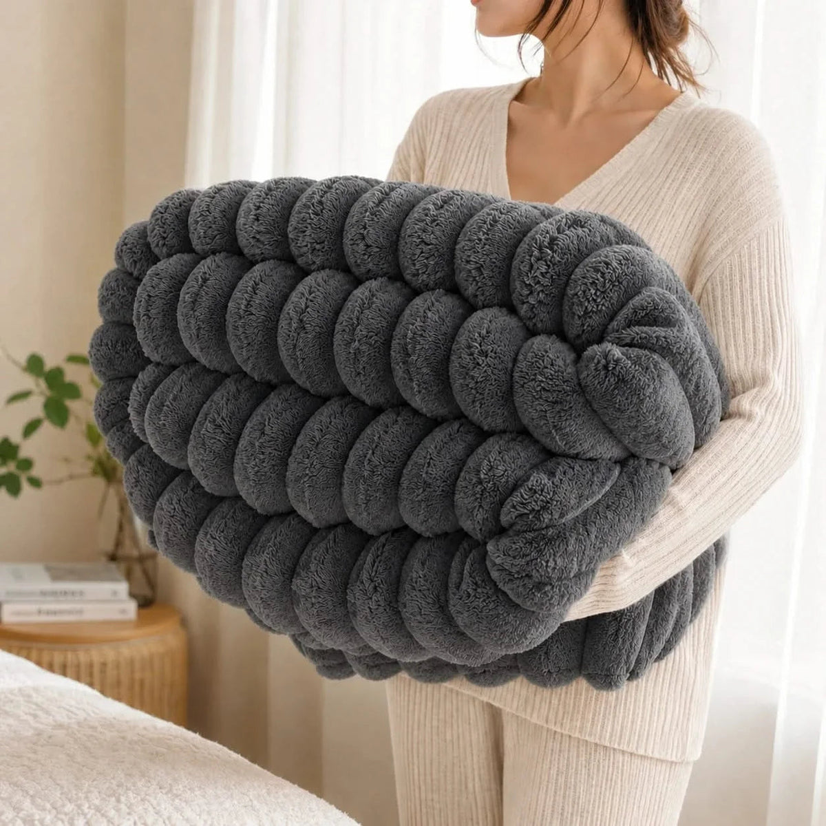 Bed Throws in Soft Ribbed Fleece, Heavy Machine-Washable Blanket