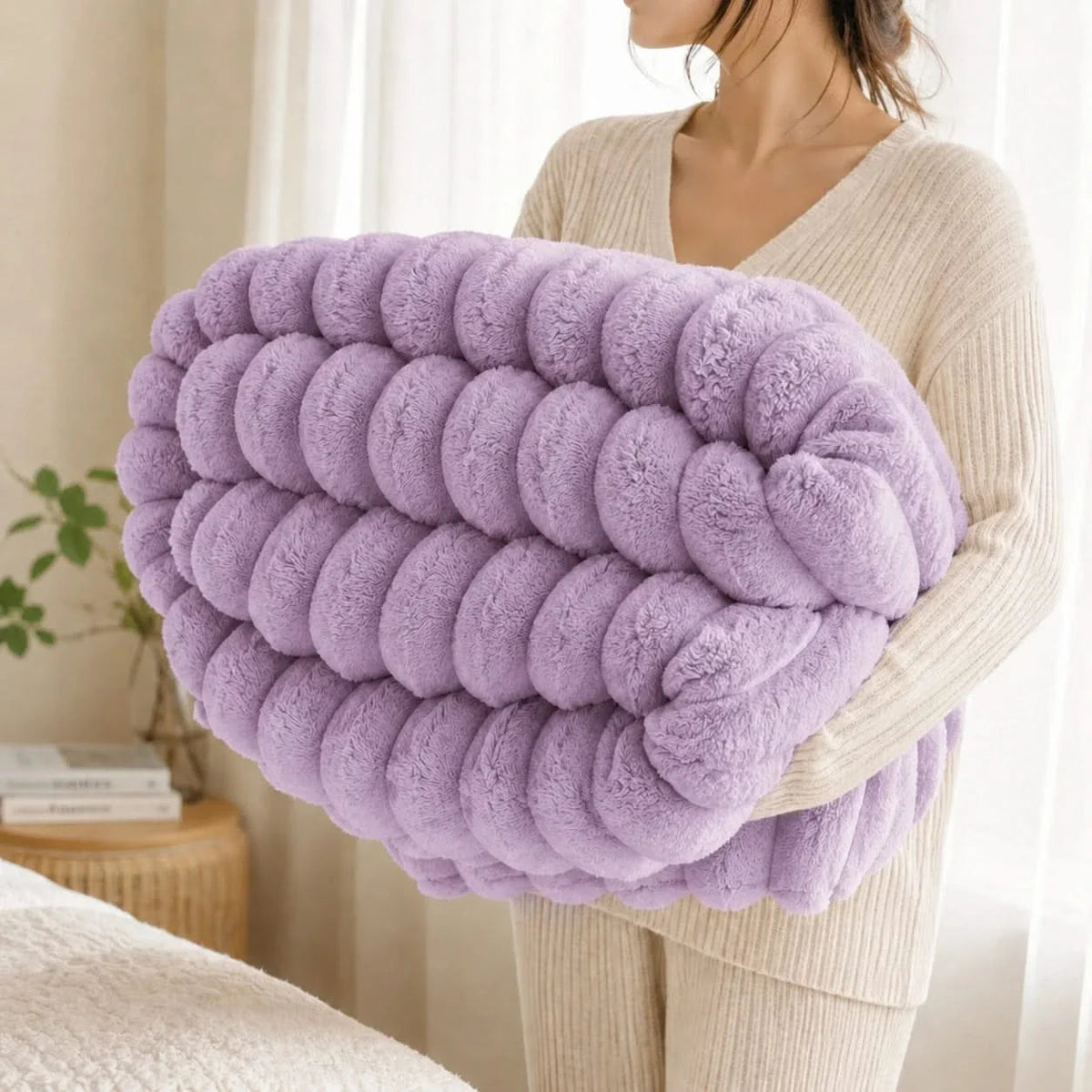Bed Throws in Soft Ribbed Fleece, Heavy Machine-Washable Blanket