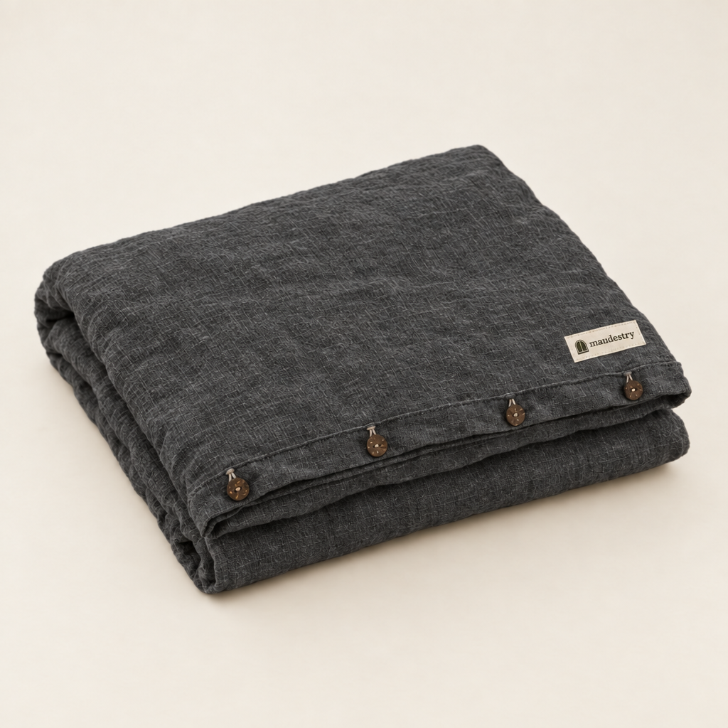 Duvet Covers in Stonewashed Linen with Coconut-Shell Buttons