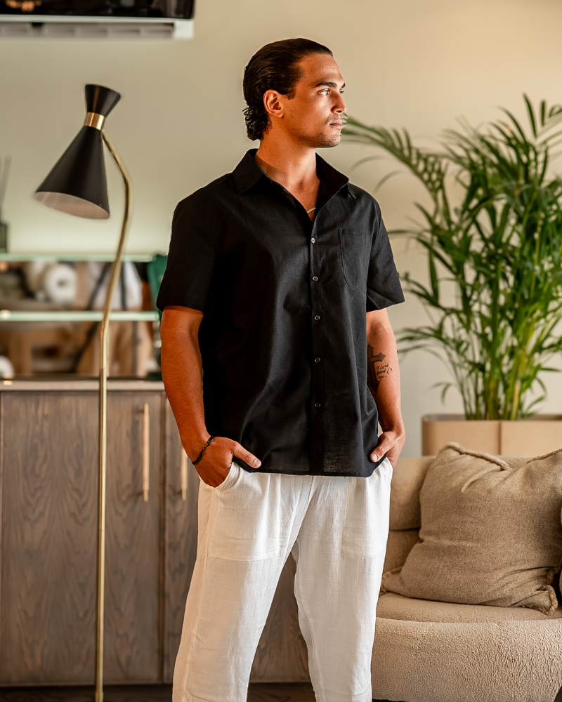 Men's Short-Sleeve Button Shirt With a Curved Hem - Black