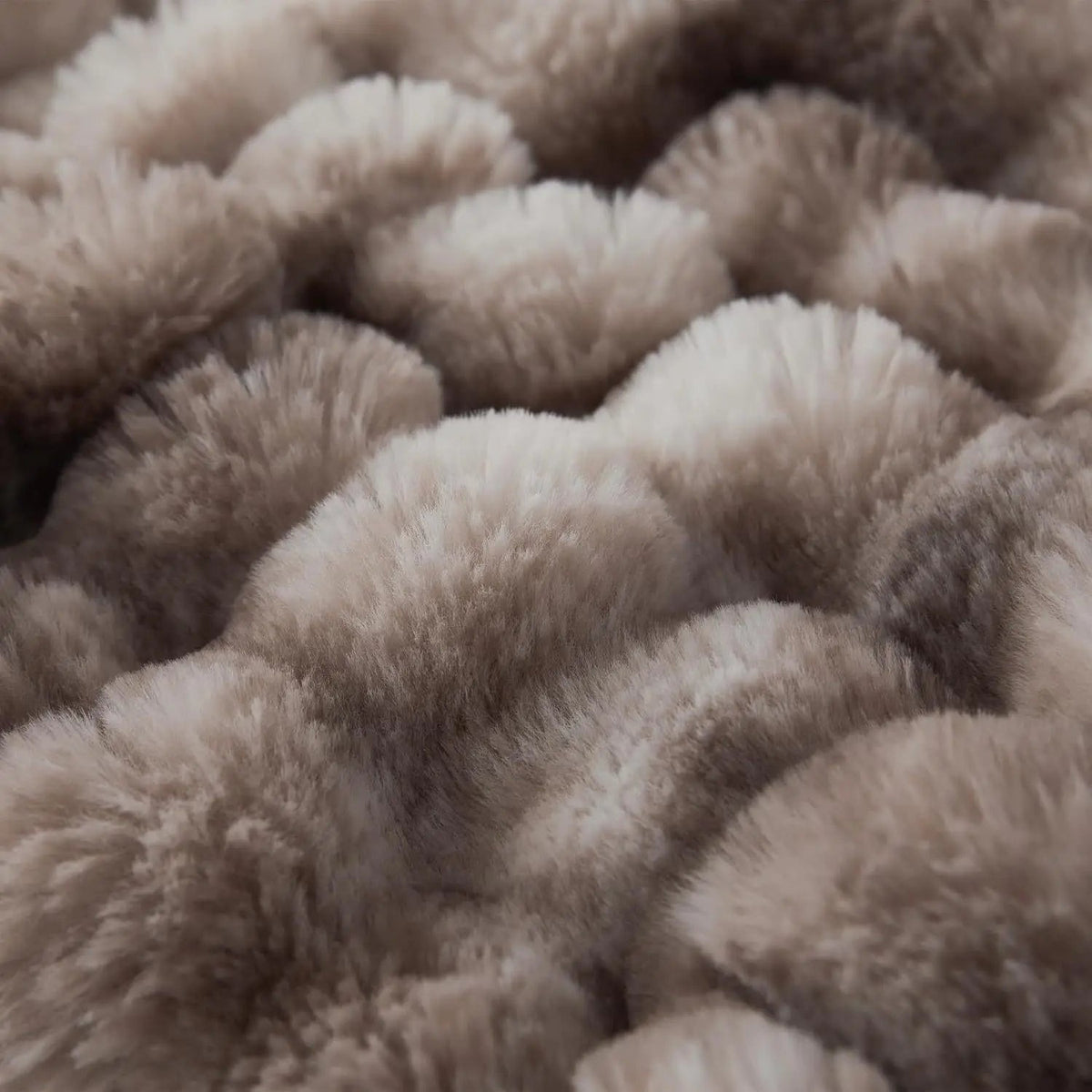 Sofa Throws in Thick Pile, Double-Layer Bubble Quilted Design