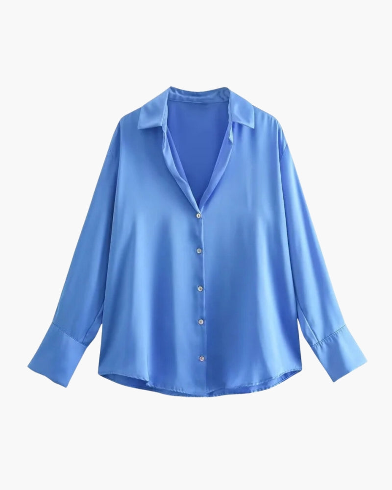 Women's Button Blouse With a Curved Shirttail Hem - Light Blue