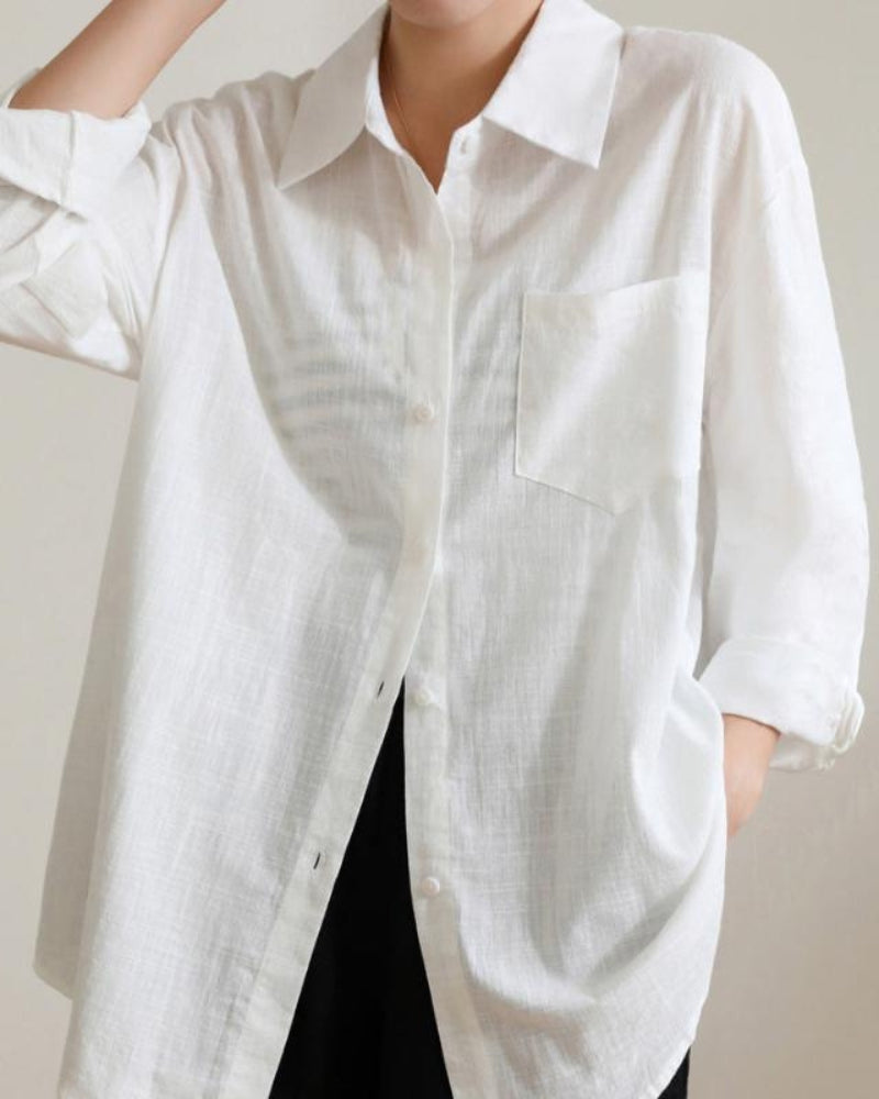 Women's Button Shirt With a Curved Hem and Collar - White