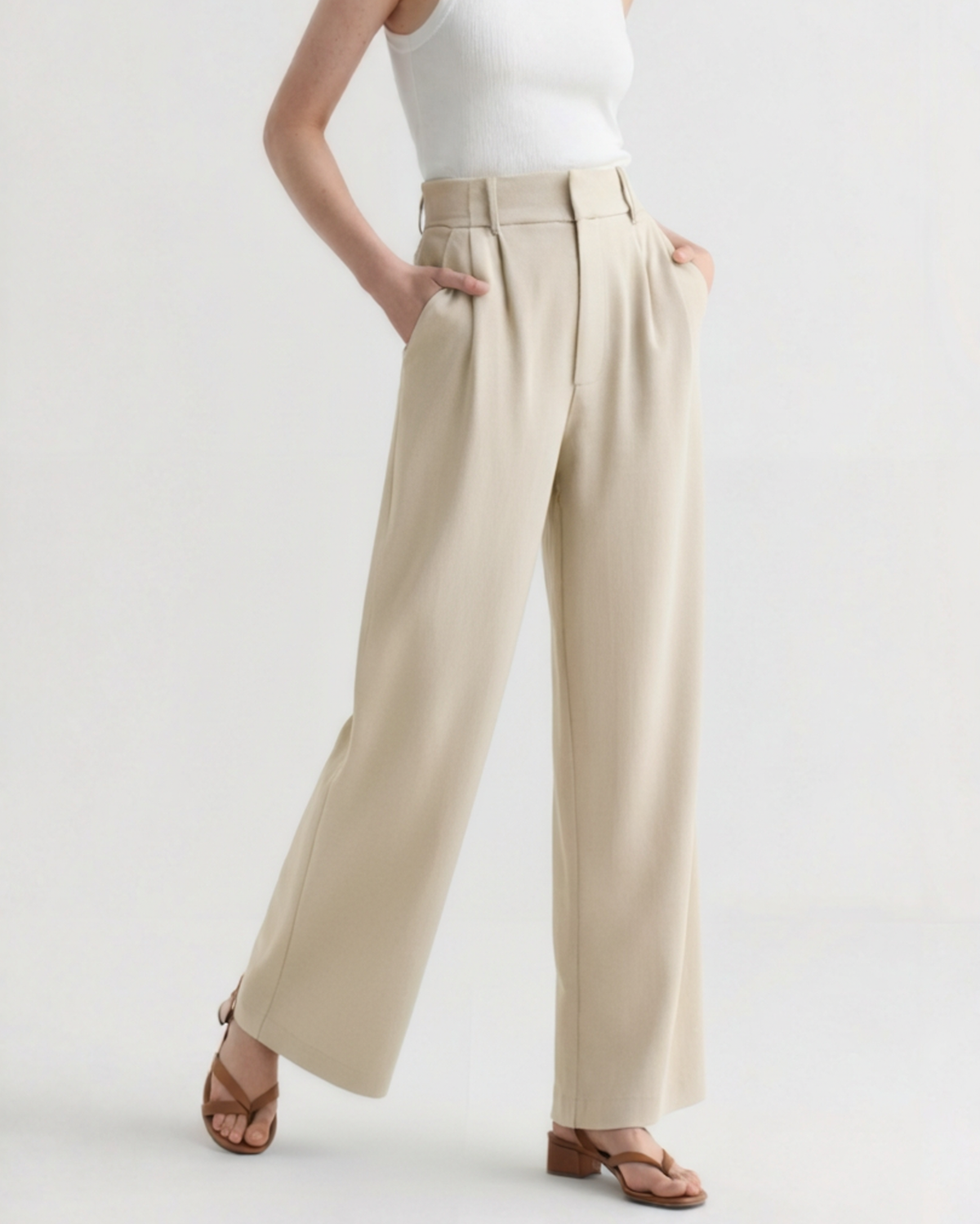 Women's Pleated Wide-Leg Trousers With Side Pockets - Beige