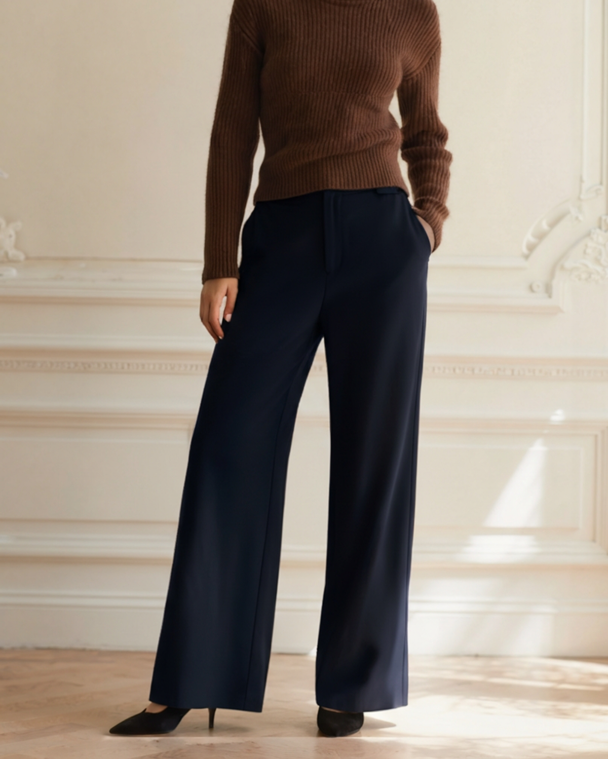 Women's Pleated Wide-Leg Trousers With Side Pockets - Navy